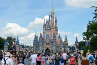 Disney se defiende en su crisis gracias a los parques