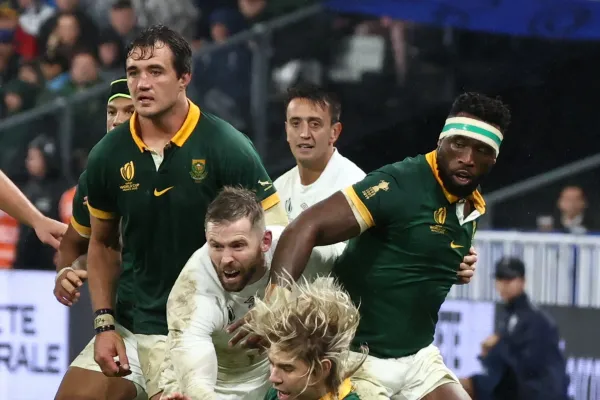 Inglaterra dejó escapar el triunfo ante Sudáfrica y será rival de Los Pumas por el bronce