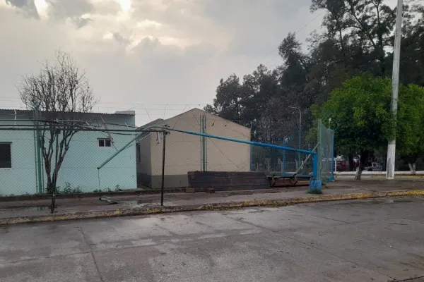 Por fuertes vientos, hubo cortes de electricidad en más de 12 localidades de Tucumán