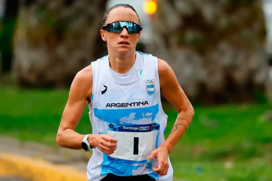 POR POCO. Borelli no pudo aguantar el embate de la mexicana en los últimos metros.