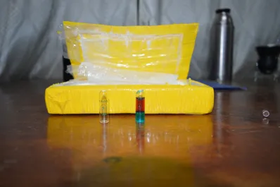 Llevaban un paquete con cocaína en un colectivo que transportaba trabajadores golondrinas