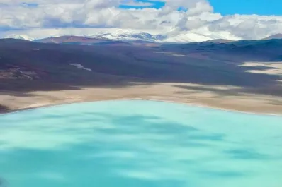 Vacaciones 2023/24: el Balcón de Pissis, un imperdible espejo azulado de agua en Catamarca