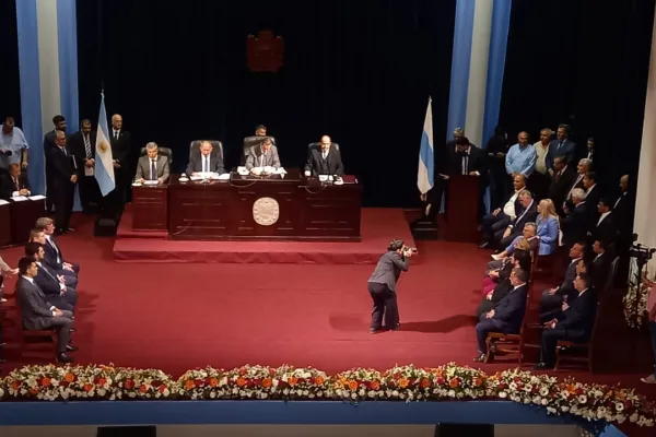 Juraron y asumieron los nuevos concejales de San Miguel de Tucumán, en el teatro San Martín