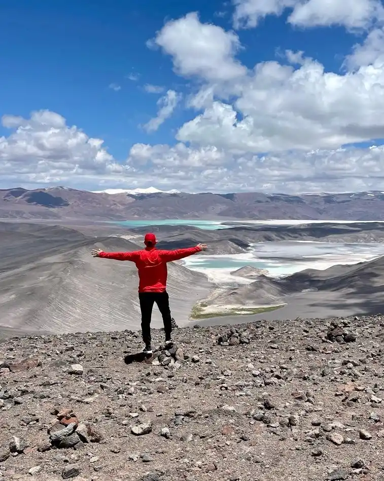 Vacaciones 2023/24: el Balcón de Pissis, un imperdible espejo azulado de agua en Catamarca