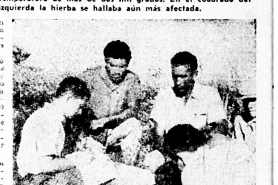EN FEBRERO DE 1963.  Los hermanos López informan a nuestros periodistas sobre los rastros encontrados allí.