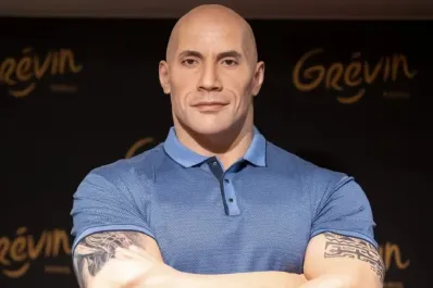 Dwayne Johnson instó a un museo a corregir el color de piel de una estatua suya