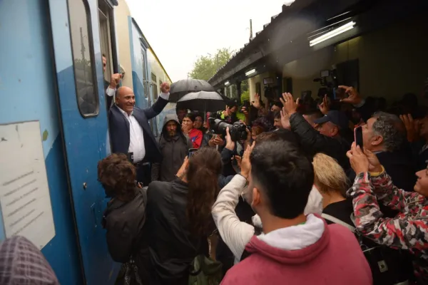 Video: inauguraron el puente ferroviario que une la capital de Tucumán con Alderetes