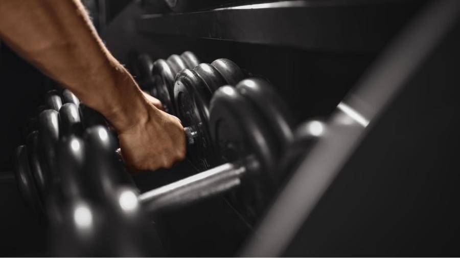 El entrenamiento de fuerza ayuda a fortalecer los músculos