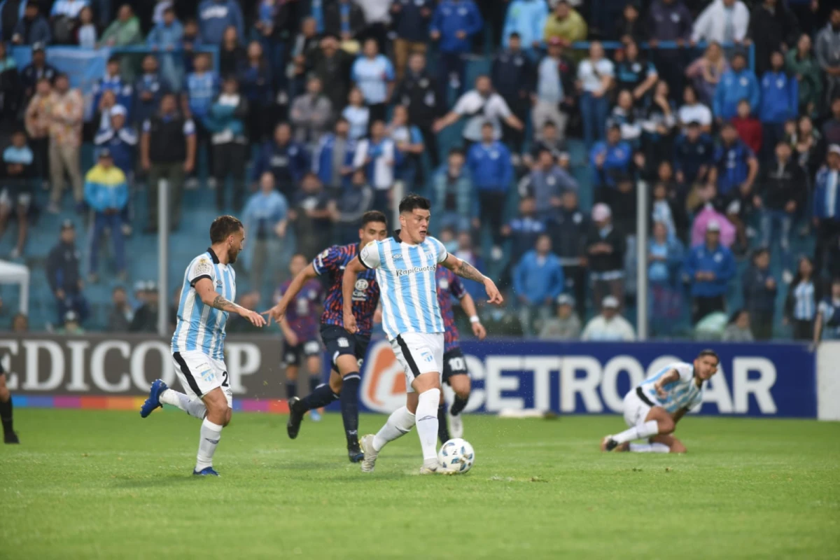 Estigarribia y Sánchez fueron los puntos más altos en el triunfo de Atlético Tucumán
