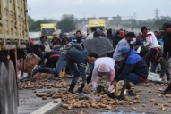 Saqueo del camión con papas: un ejemplo de que la crisis social supera a la económica
