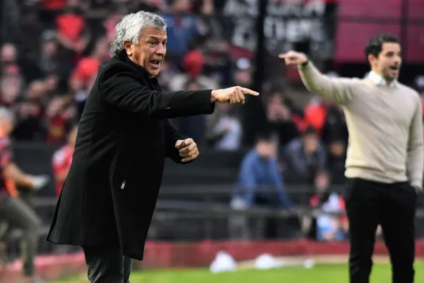 Colón se quedó sin técnico a días de enfrentarse con Atlético Tucumán