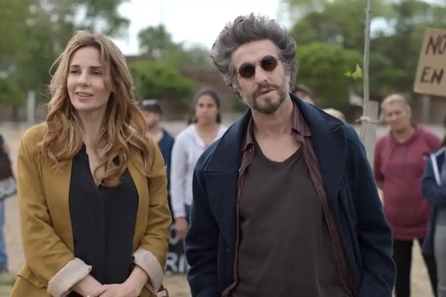 “DOBLE DISCURSO”. Diego Peretti es El Griego, un asesor de imagen.