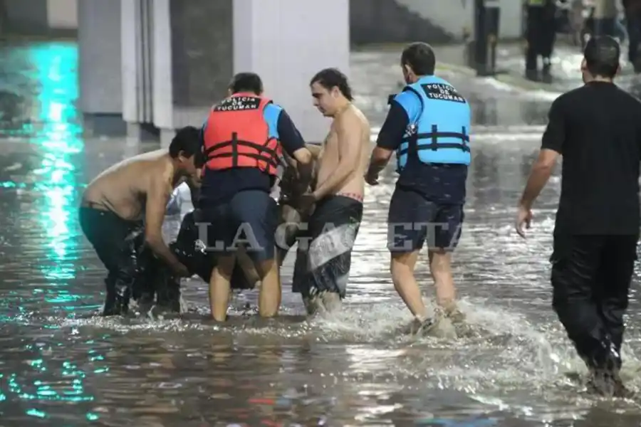 AL RESCATE. La madrugada del 5 de diciembre de 2015, 