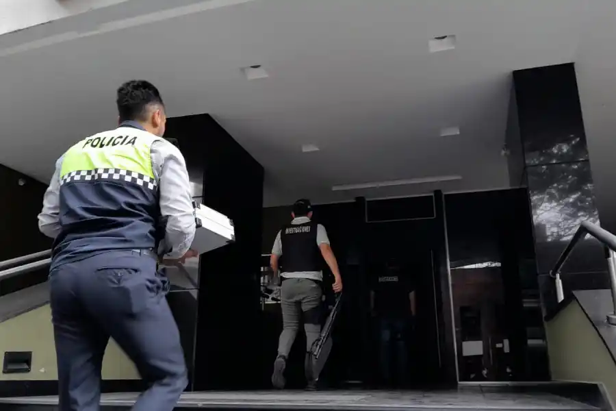 Barrio Norte: allanaron un departamento por una amenaza de bomba a una empresa de encomiendas