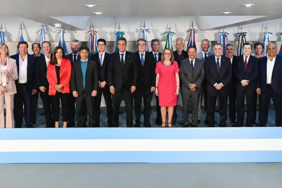 Tras la ruptura de JxC, Massa se apoya en los gobernadores para vencer a Milei