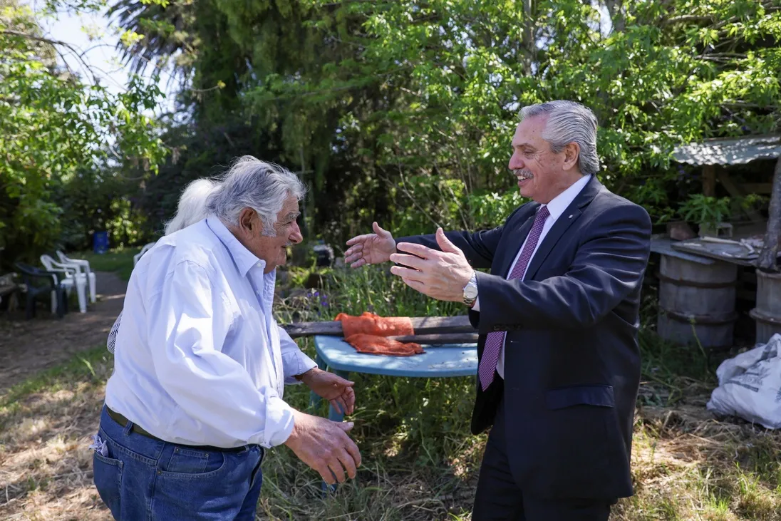 Alberto Fernández viajó a Uruguay y visitó a Pepe Mujica