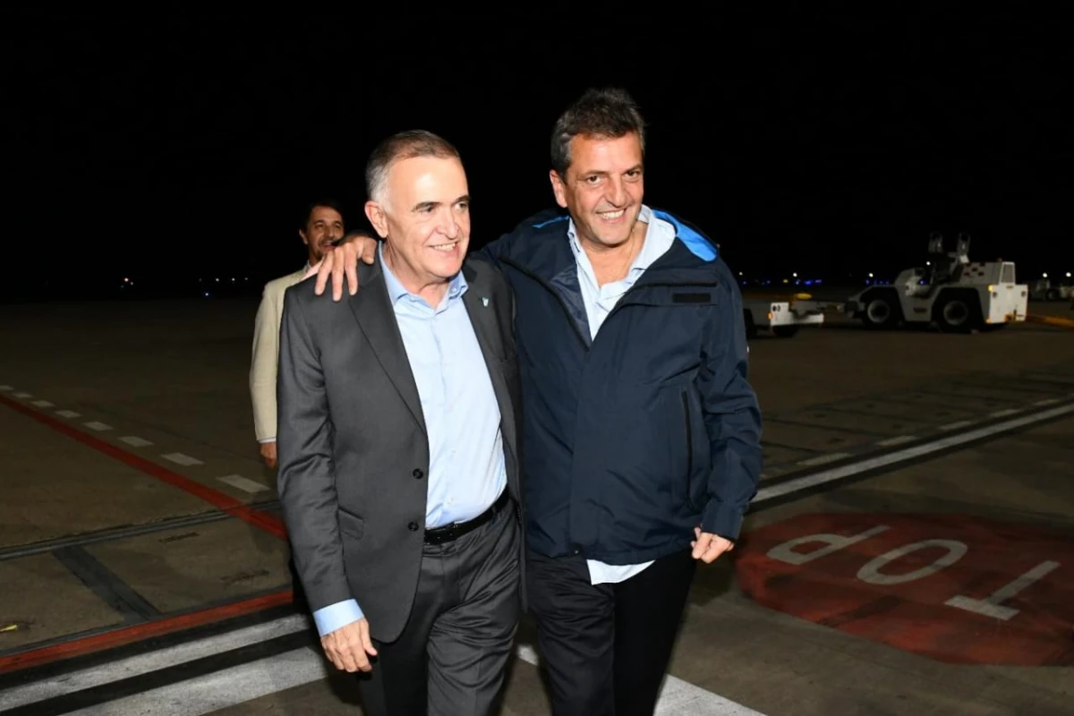 Sergio Massa y Axel Kicillof arribaron a Tucumán parar asistir a la jura de Osvaldo Jaldo