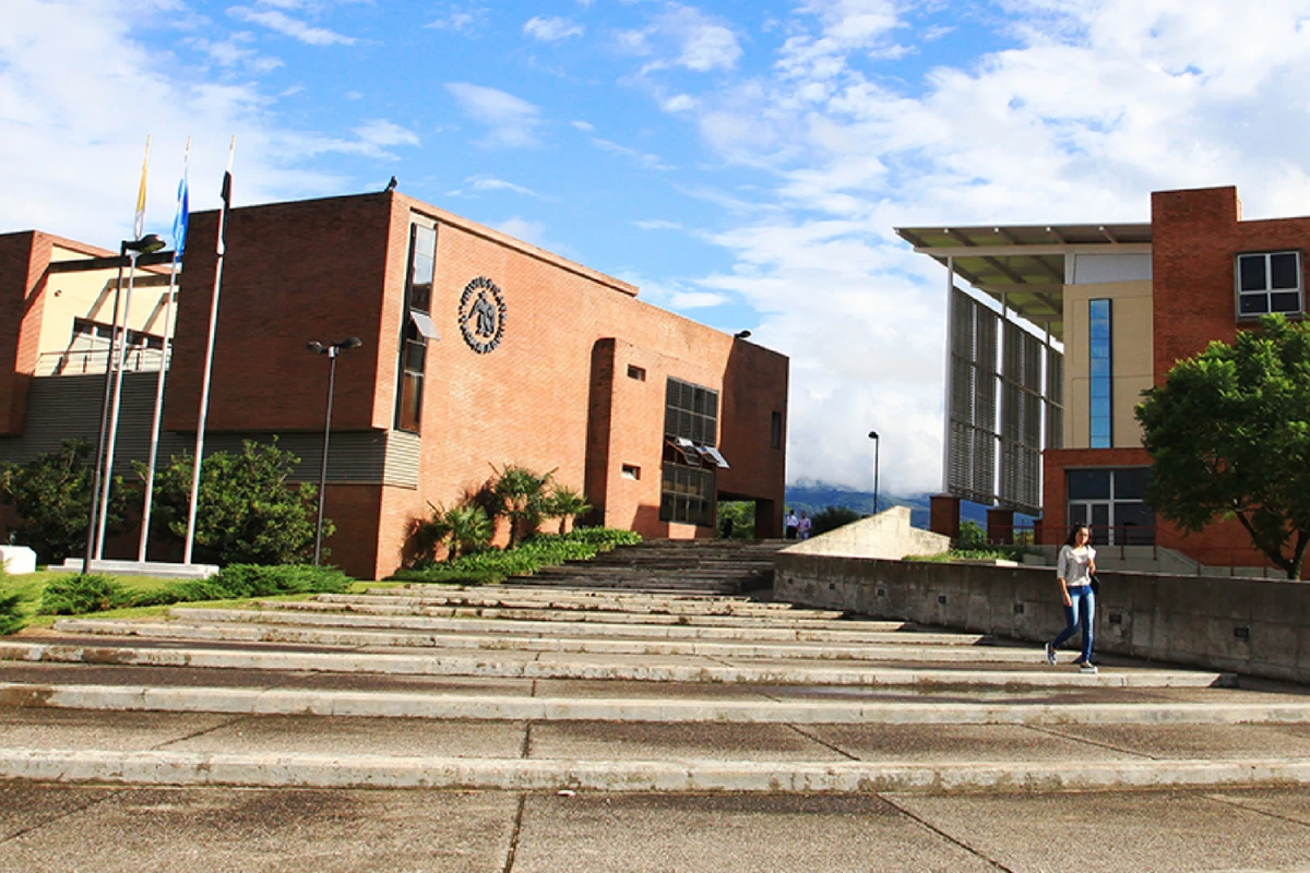 El posgrado, único en el NOA, se cursa en el Campus Yerba Buena de la universidad. 