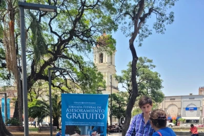 Escribanos darán asesoría gratis en la plaza Independencia