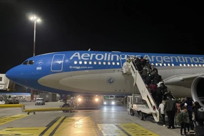 Aviones y ómnibus: el Gobierno avanza con una profunda desregulación para el transporte aéreo y terrestre