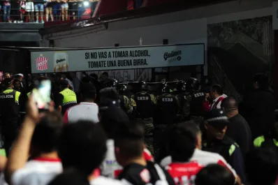 Insultos, robos y represión tras el partido de San Martín de Tucumán