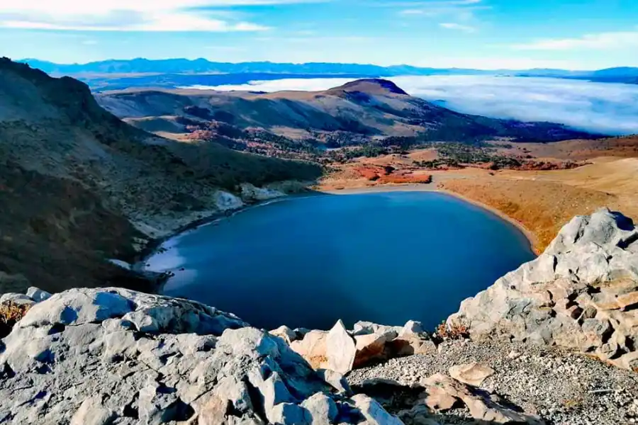 Vacaciones 2023/24: lagos, montañas y cascadas en una villa de pura tranquilidad en Neuquén