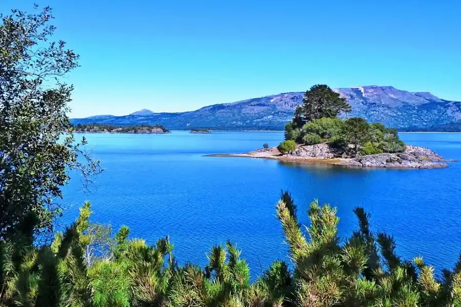 Vacaciones 2023/24: lagos, montañas y cascadas en una villa de pura tranquilidad en Neuquén