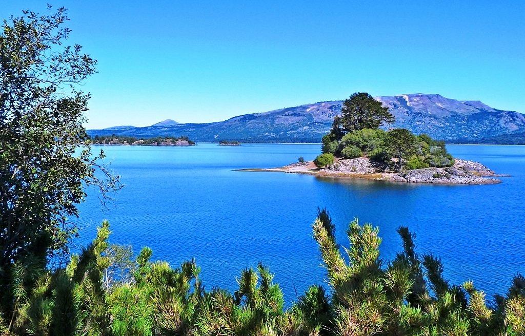 Vacaciones 2023/24: lagos, montañas y cascadas en una villa de pura tranquilidad en Neuquén