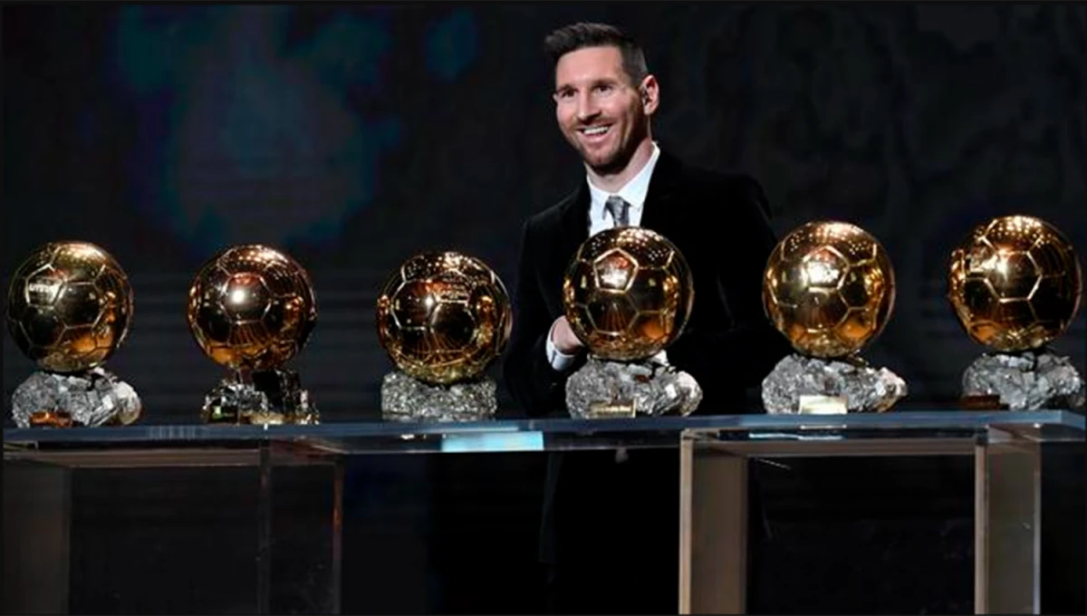 UNA COSTUMBRE. Lionel Messi intentará levantar su octavo Balón de Oro.