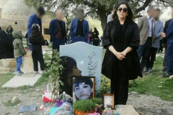 Los deudos de una joven iraní, perseguidos hasta en el funeral