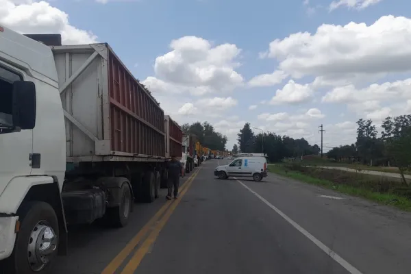 En el sur, trabajadores del limón cortan el tránsito de la ruta 38: qué reclaman