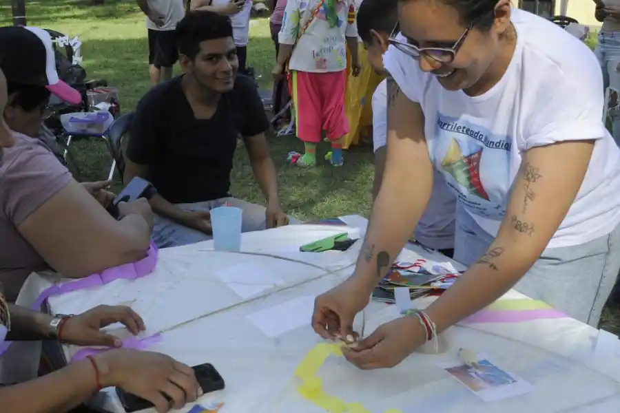 ARMADO. Muchos de los participantes crearon sus propios barriletes.