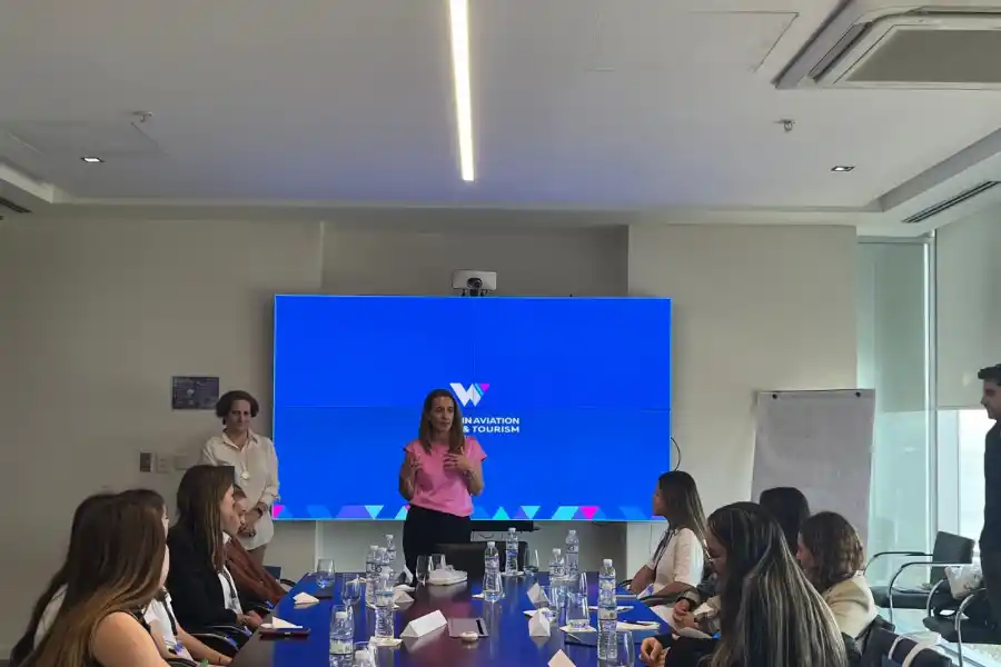 Una estudiante tucumana ganó una beca completa para el desarrollo profesional de la mujer en la industria de la aviación, viajes y turismo