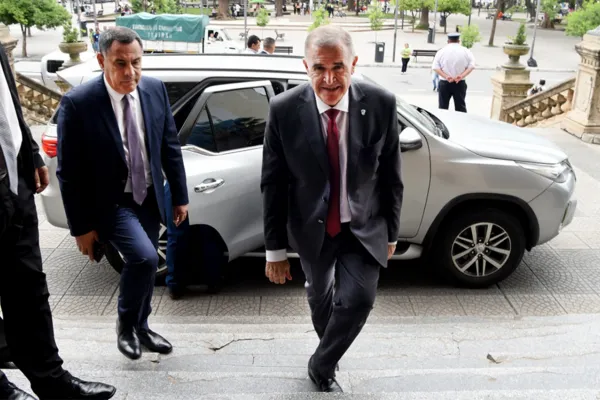 Cómo fue el primer día de Osvaldo Jaldo como gobernador