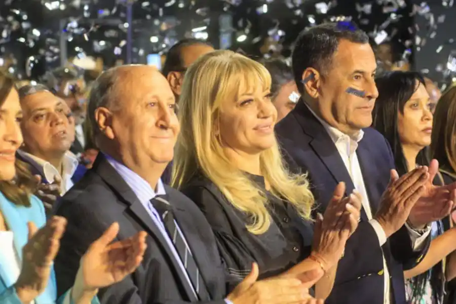 NUEVO COMIENZO. Rossana Chahla acompañó ayer la asunción de la intendenta de Alderetes, Graciela Gutiérrez de Salomón.