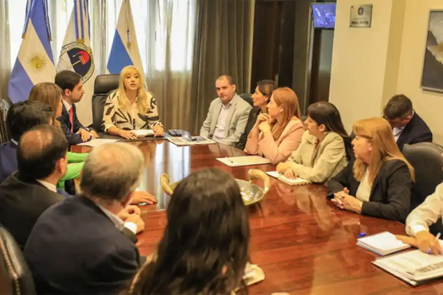 REUNIÓN DE TRABAJO. La intendenta Chahla tuvo su primer encuentro con los integrantes de su gabinete.