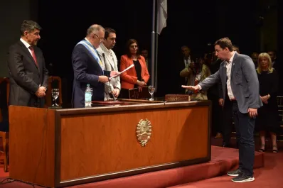 Manzur cerró su gobierno con 248 cargos jerárquicos y Jaldo eliminó 50 en el primer corte