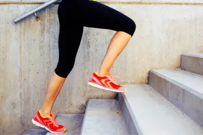 Cuántos escalones recomiendan subir por día para cuidar el corazón y evitar el riesgo de infarto