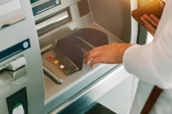 ¿Cuándo arranca el pago del 80% del sueldo a los empelados estatales?
