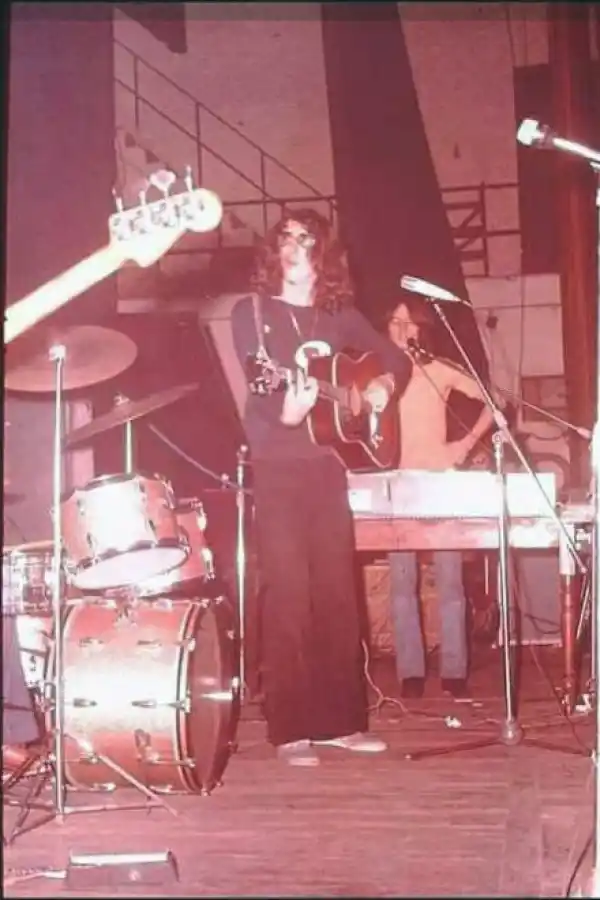 EN EL INSTITUTO TÉCNICO. El recital se realizó en 1974 en la cancha.