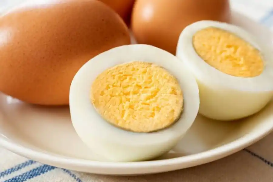 Cómo es la sorprendente dieta de papa y huevo con la que se pierde peso