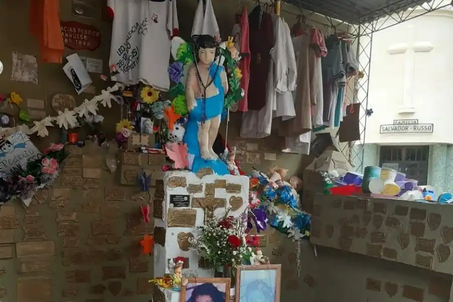 Quién es Sanhuesito, el norteñito mártir que ayuda a aprobar a los estudiantes