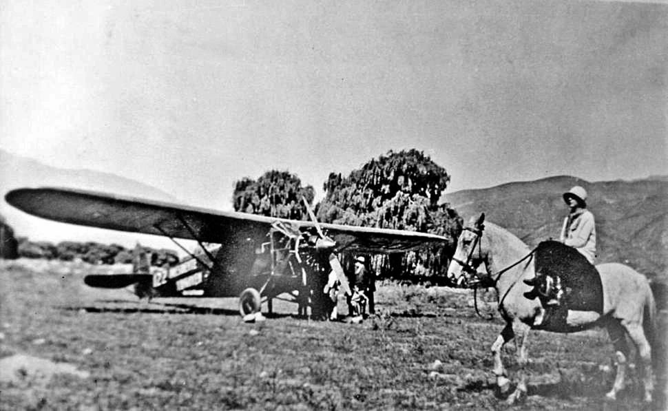EN TAFI DEL VALLE. El Fairchild ya en plena operación llevando pasajeros a los valles y aterrizando en allí en 1929.