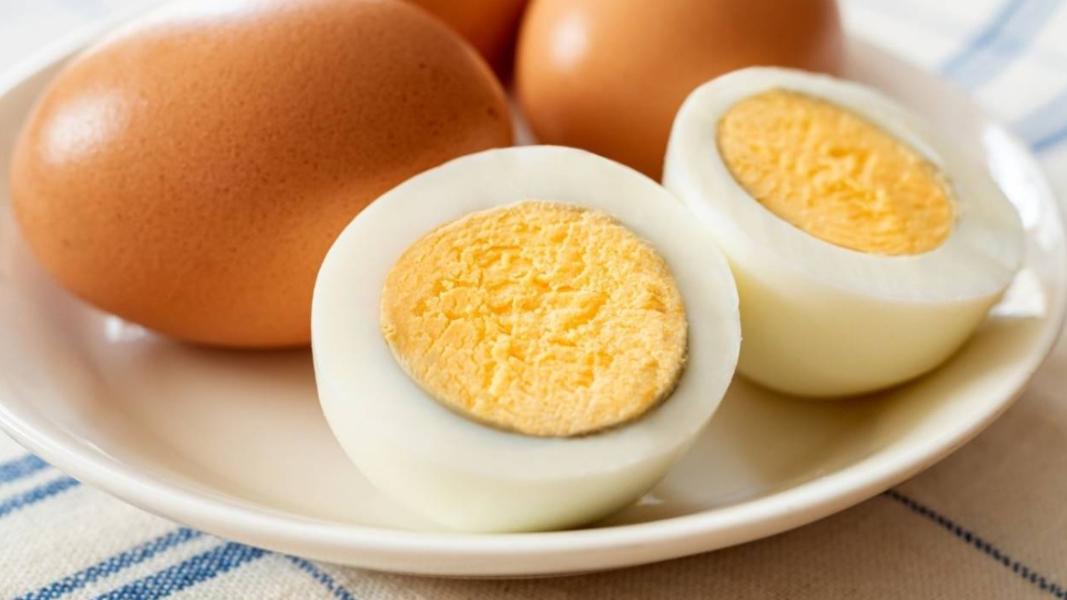 Cómo es la sorprendente dieta de papa y huevo con la que se pierde peso