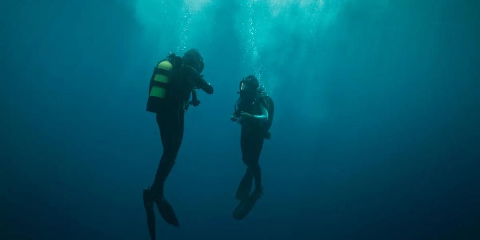 HERMANAS BUCEADORAS. “Sin aire”, una historia en el fondo del mar.