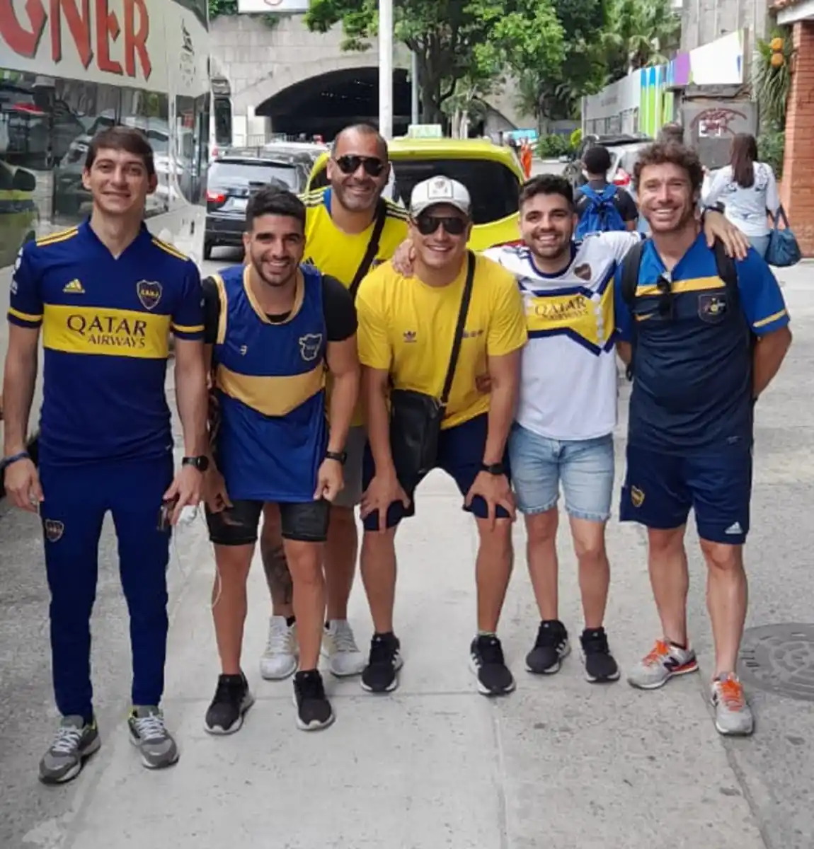UNIDOS. Los hinchas tucumanos recorrieron las calles de Brasil. FOTO GENTILEZA PEÑA 