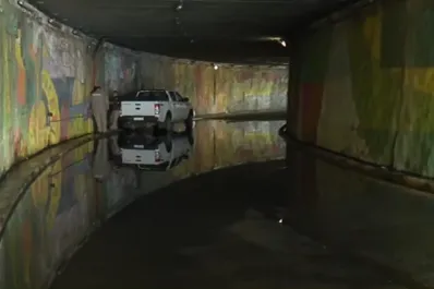 No se puede ingresar al túnel de la calle Mendoza por una inundación