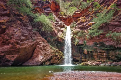 Descubrí el pueblito fantasma del norte que esconde una cascada increíble