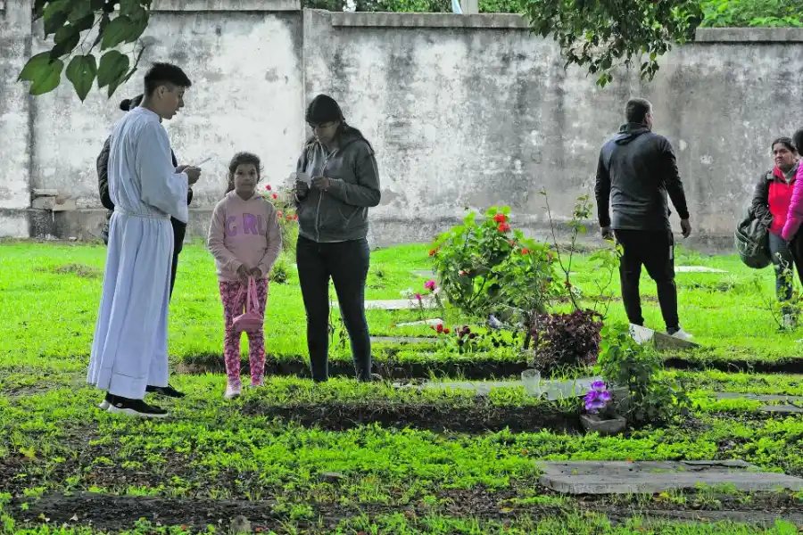 Homenajes y recuerdos en el Día de los Fieles Difuntos