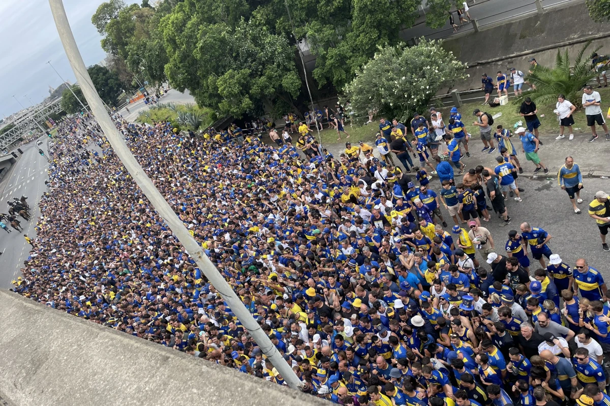 Copa Libertadores: gases lacrimógenos y corridas en la entrada al Maracaná